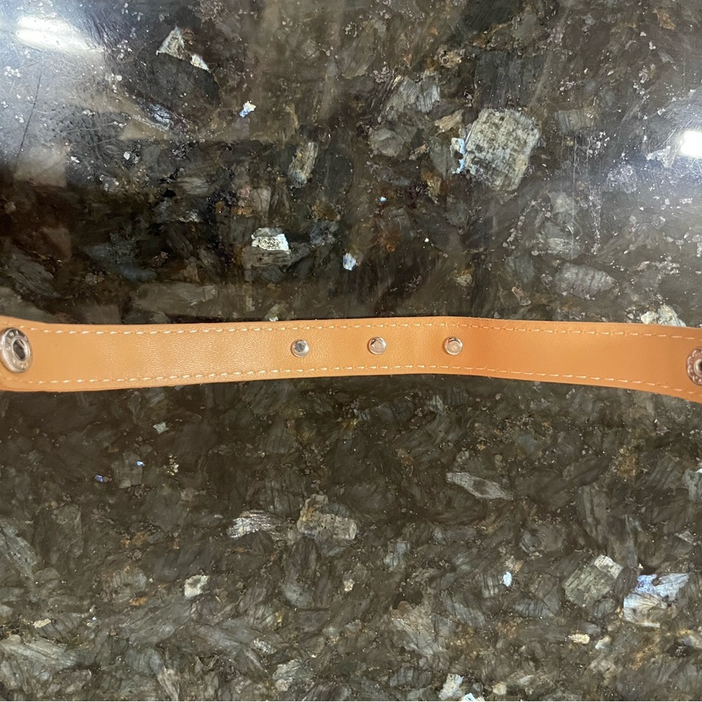 Cow hide star bracelet
Very cute! - Picture 3 of 4